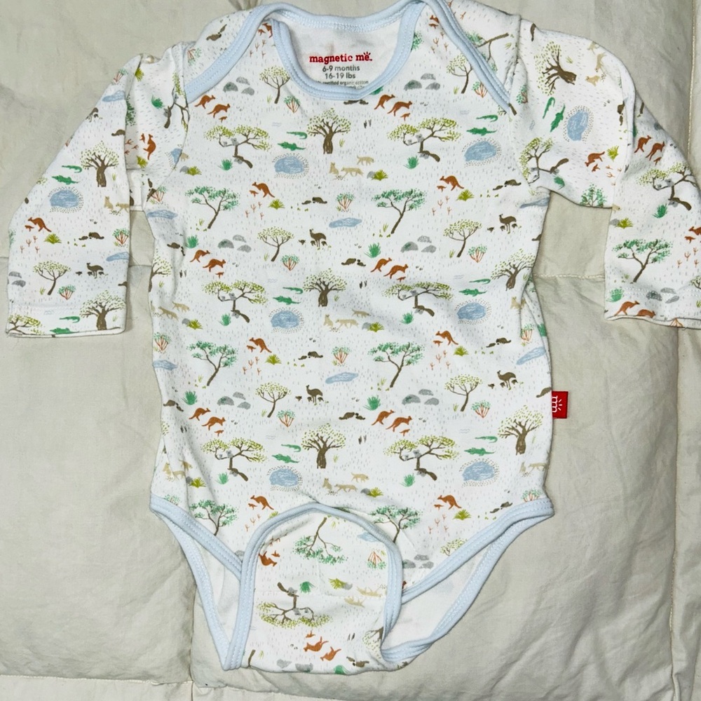 Magnetic Me long sleeve bodysuit sz 6-9 months EUC smoke free home